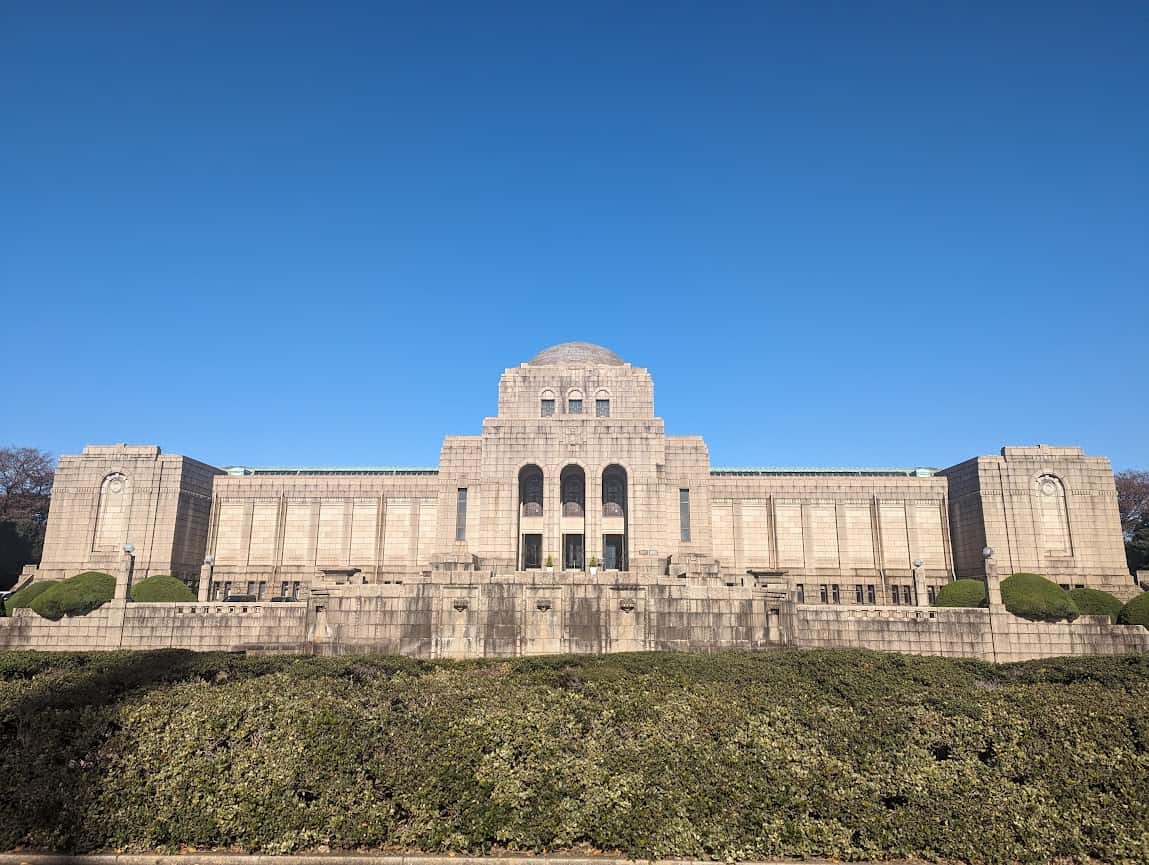 聖徳絵画記念館の感想と完全ガイド!いちょう並木とセットがおすすめ アートをめぐるおもち
